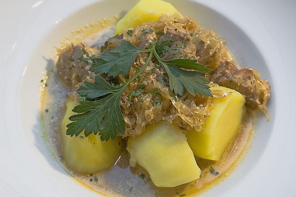 Szegediner Gulasch mit Kartoffeln