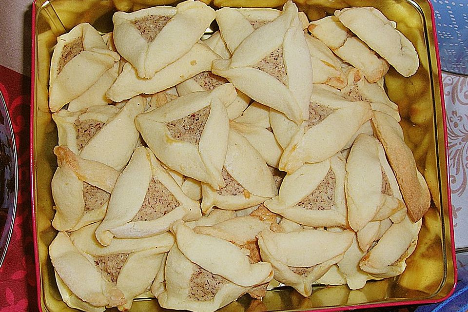 Pfaffenhütchen mit Nussfüllung