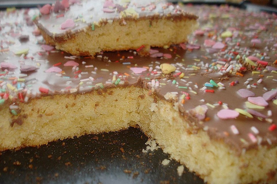 Saftiger Eierlikörkuchen vom Blech