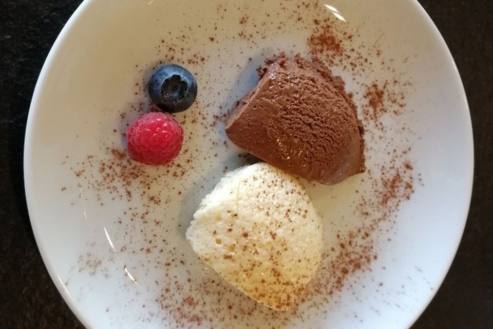 Weiße Mousse au chocolat