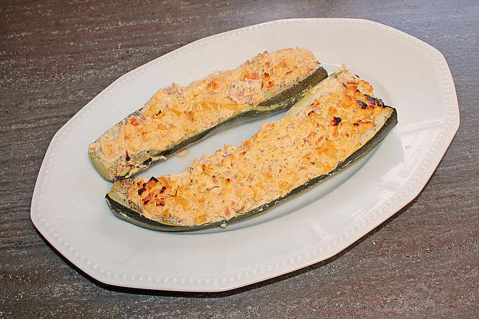 Gefüllte Zucchini mit Frischkäse