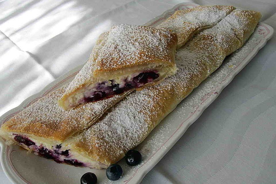 Topfen - Heidelbeer - Strudel