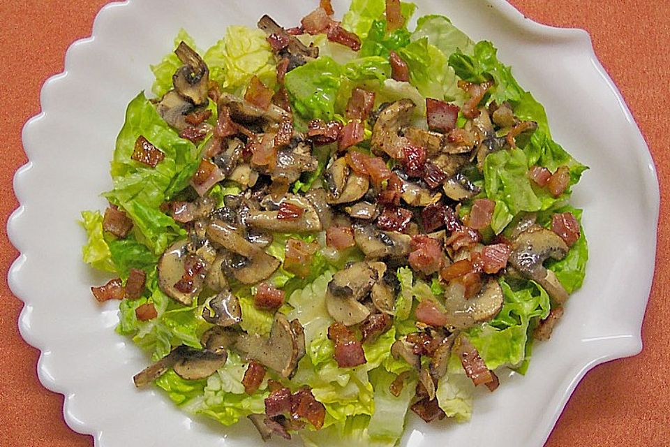 Salat mit gebratenen Champignons