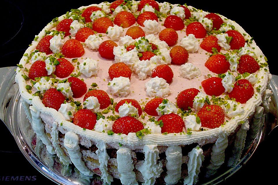 Erdbeer - Pistazien - Torte