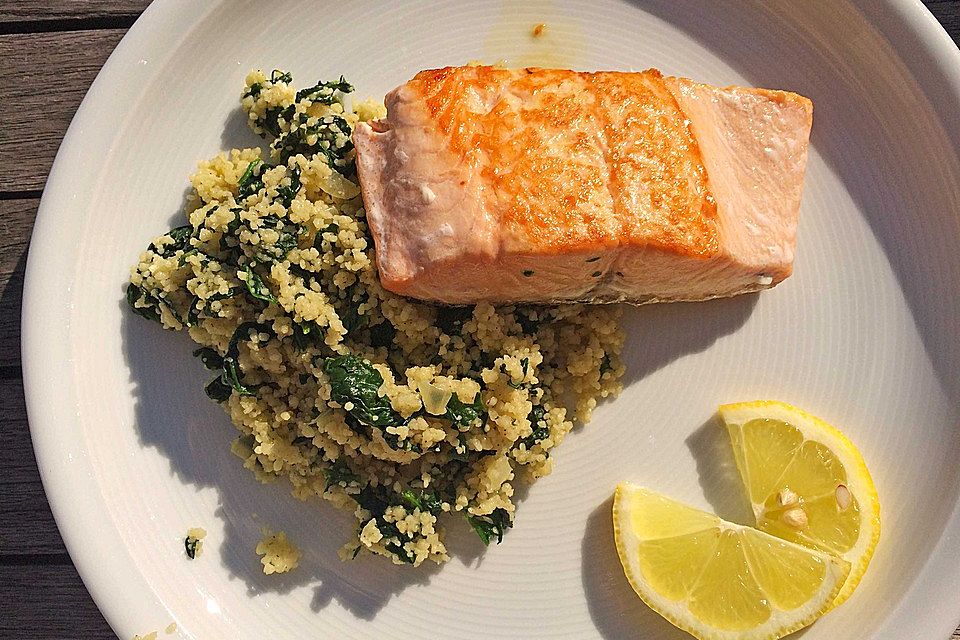 Lachs auf Spinat-Couscous