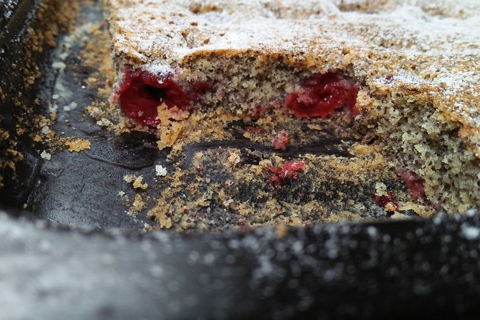 Sauerkirschkuchen mit Mohn