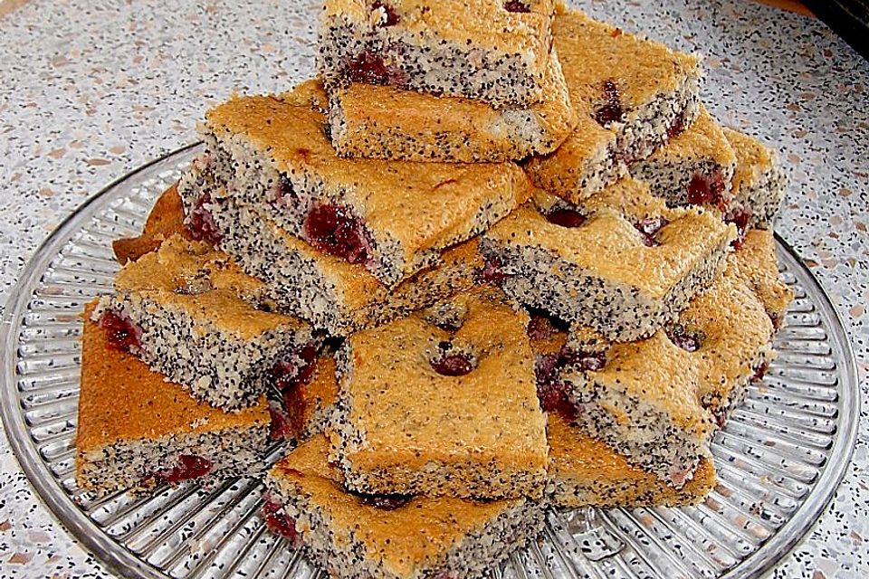 Sauerkirschkuchen mit Mohn