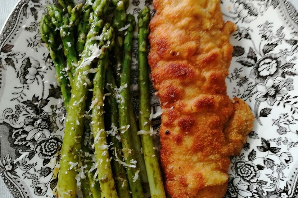 Grüner Spargel mit Kürbiskernöl