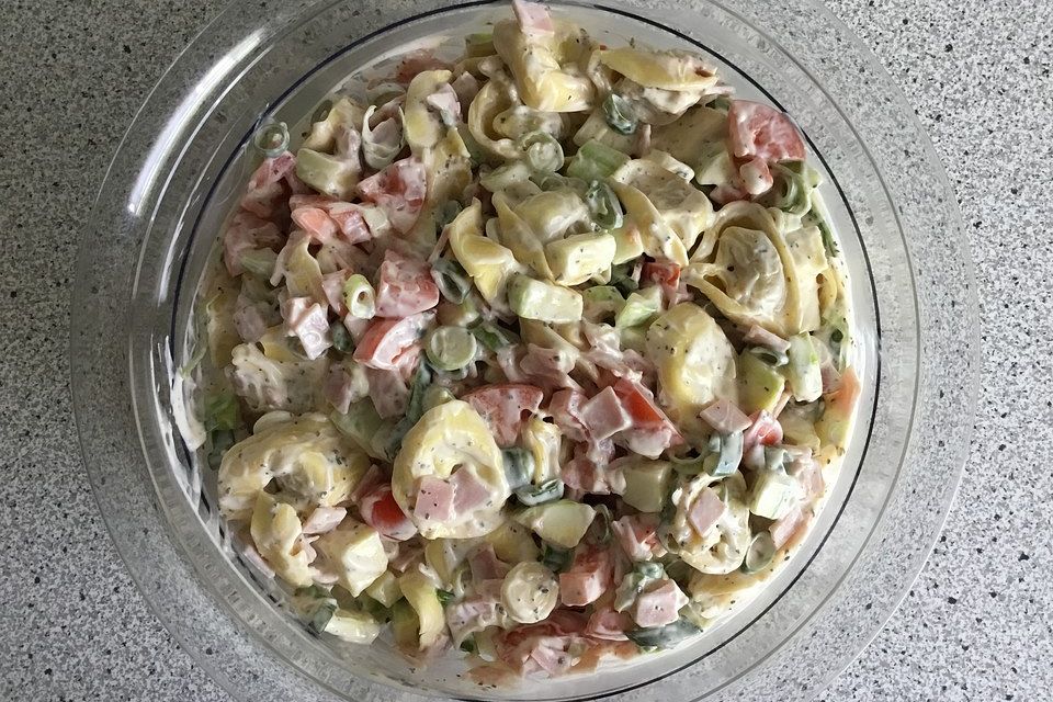 Tortellinisalat