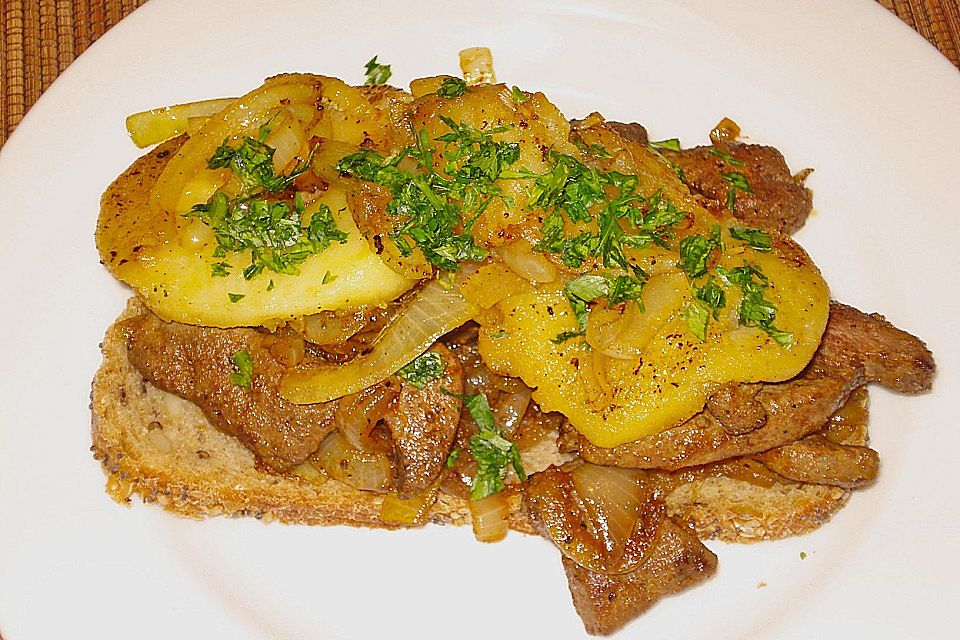 Lebergröstl auf Bauerbrot