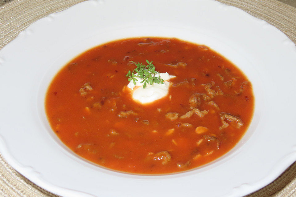 Tomatencremesuppe mit Hackfleisch