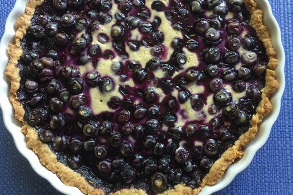 Finnischer Blaubeerkuchen mit Kermaviili