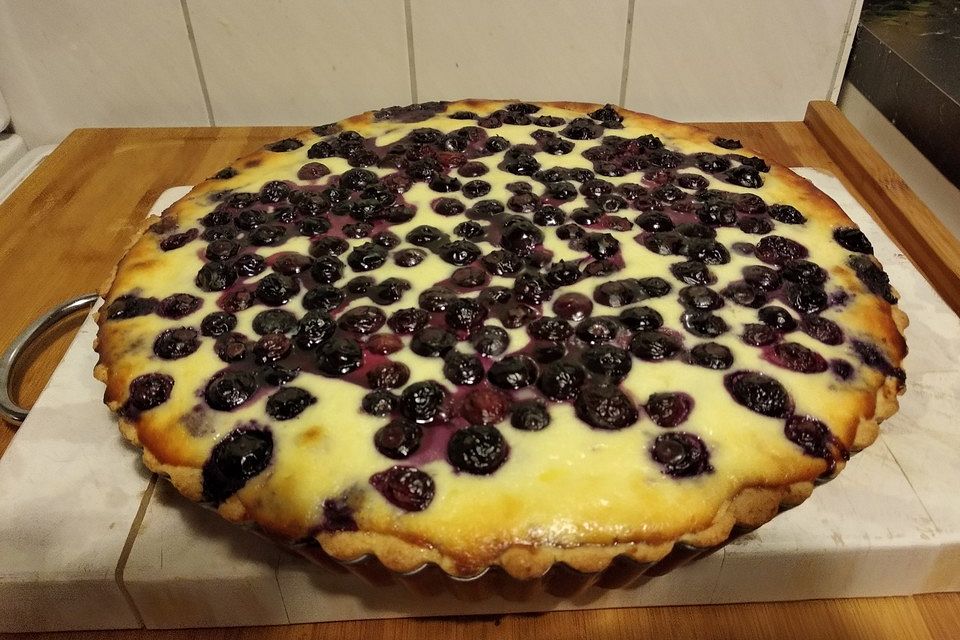 Finnischer Blaubeerkuchen mit Kermaviili