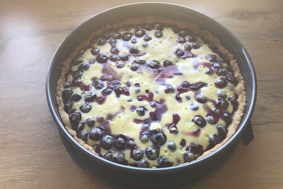 Finnischer Blaubeerkuchen mit Kermaviili