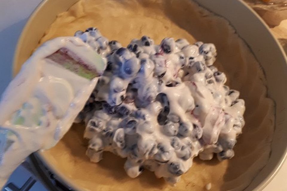 Finnischer Blaubeerkuchen mit Kermaviili