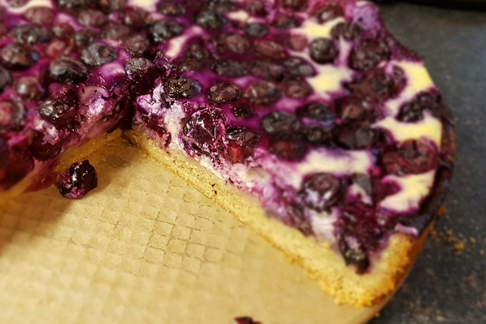 Finnischer Blaubeerkuchen mit Kermaviili