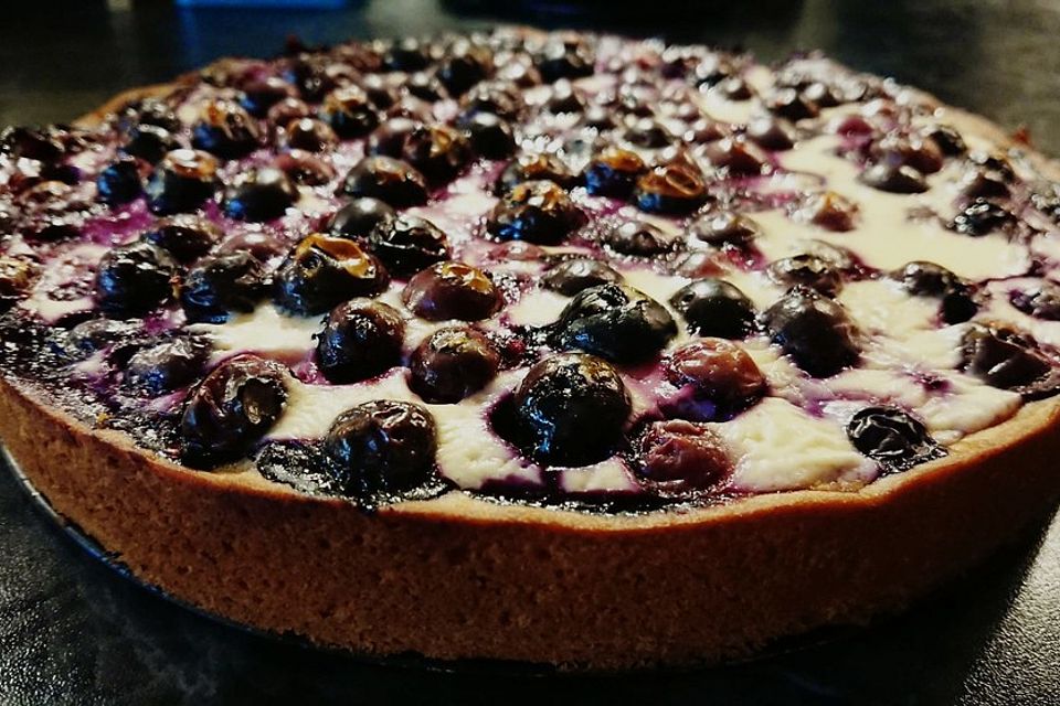 Finnischer Blaubeerkuchen mit Kermaviili