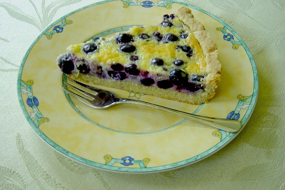 Finnischer Blaubeerkuchen mit Kermaviili