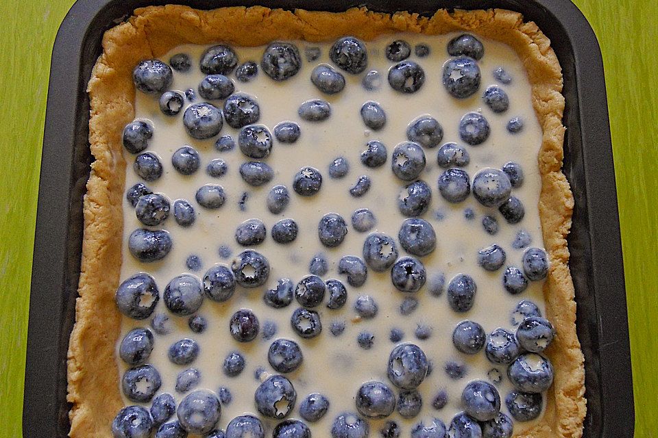 Finnischer Blaubeerkuchen mit Kermaviili