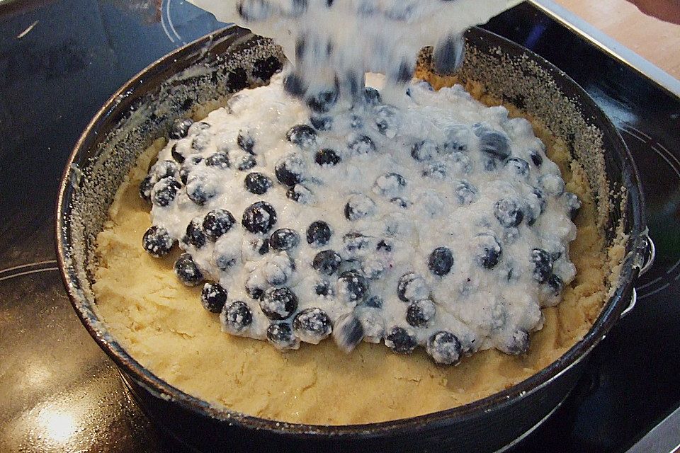 Finnischer Blaubeerkuchen mit Kermaviili