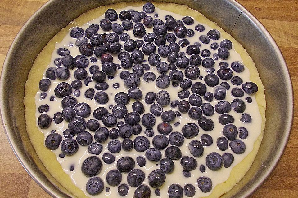 Finnischer Blaubeerkuchen mit Kermaviili