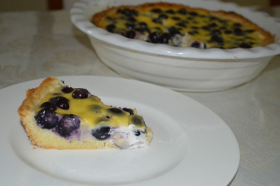 Finnischer Blaubeerkuchen mit Kermaviili