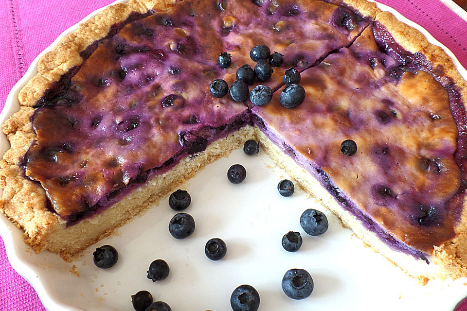 Finnischer Blaubeerkuchen mit Kermaviili