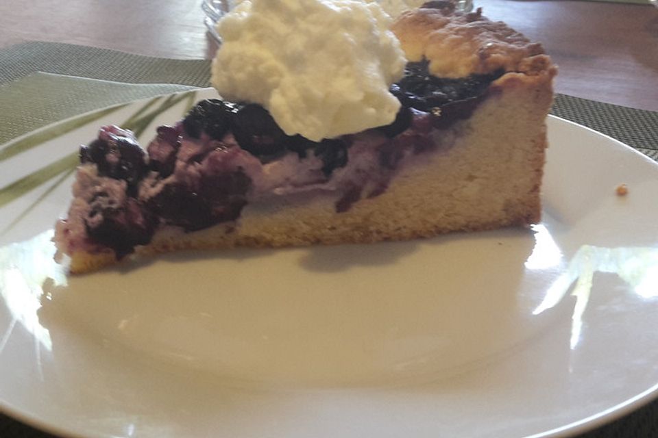 Finnischer Blaubeerkuchen mit Kermaviili