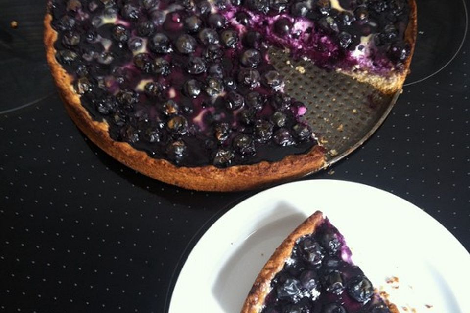 Finnischer Blaubeerkuchen mit Kermaviili