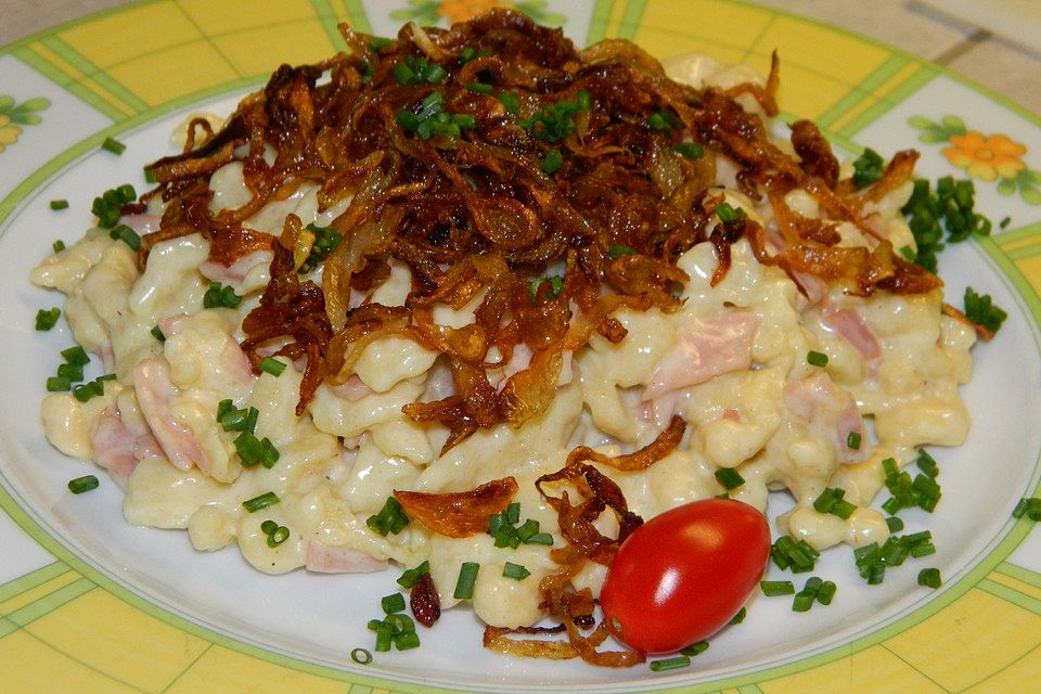 Sahnige Käsespätzle mit Schinken