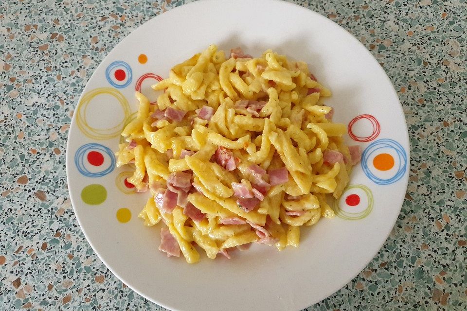 Sahnige Käsespätzle mit Schinken