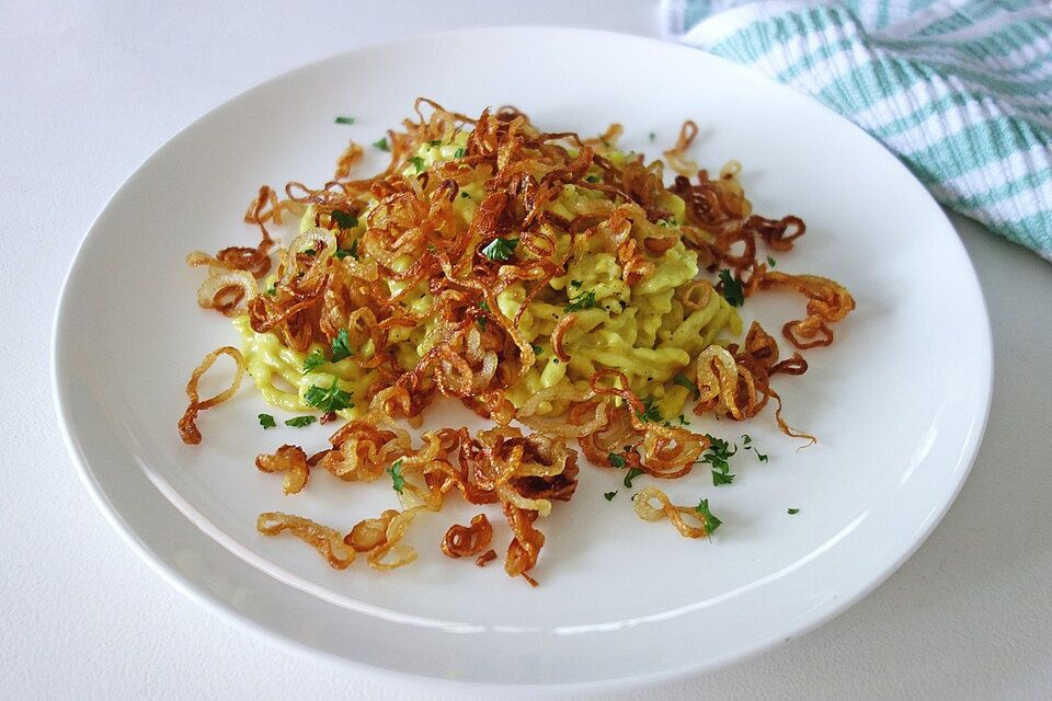 Sahnige Käsespätzle mit Schinken