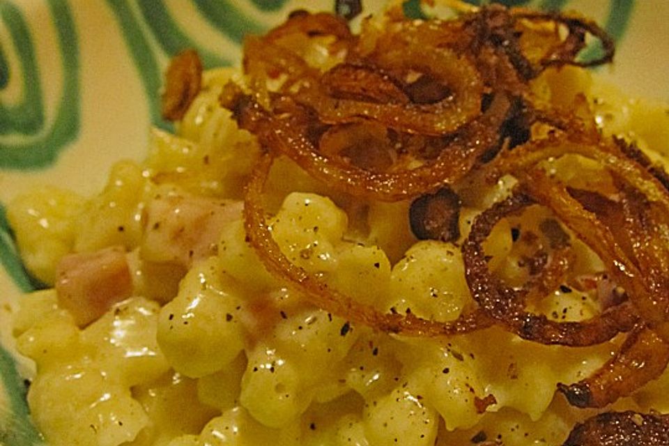 Sahnige Käsespätzle mit Schinken