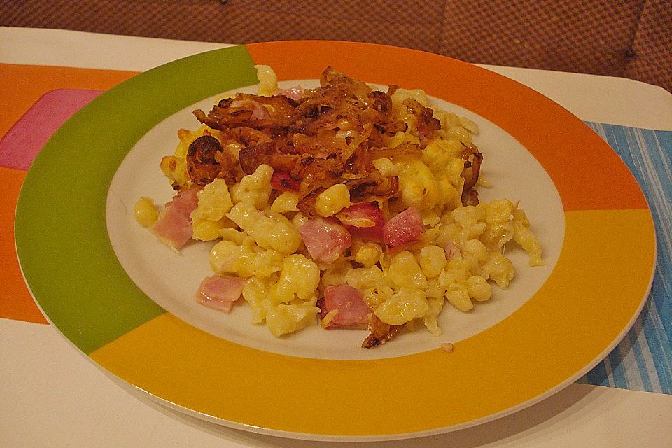 Sahnige Käsespätzle mit Schinken