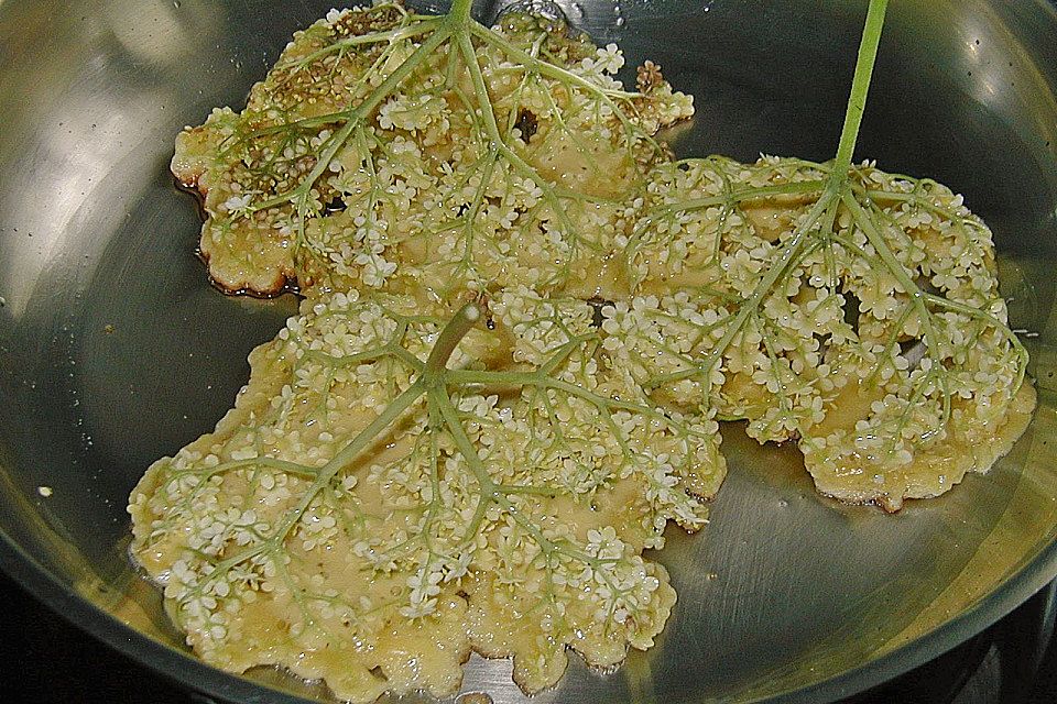 Holunderküchlein mit Rieslingschaum