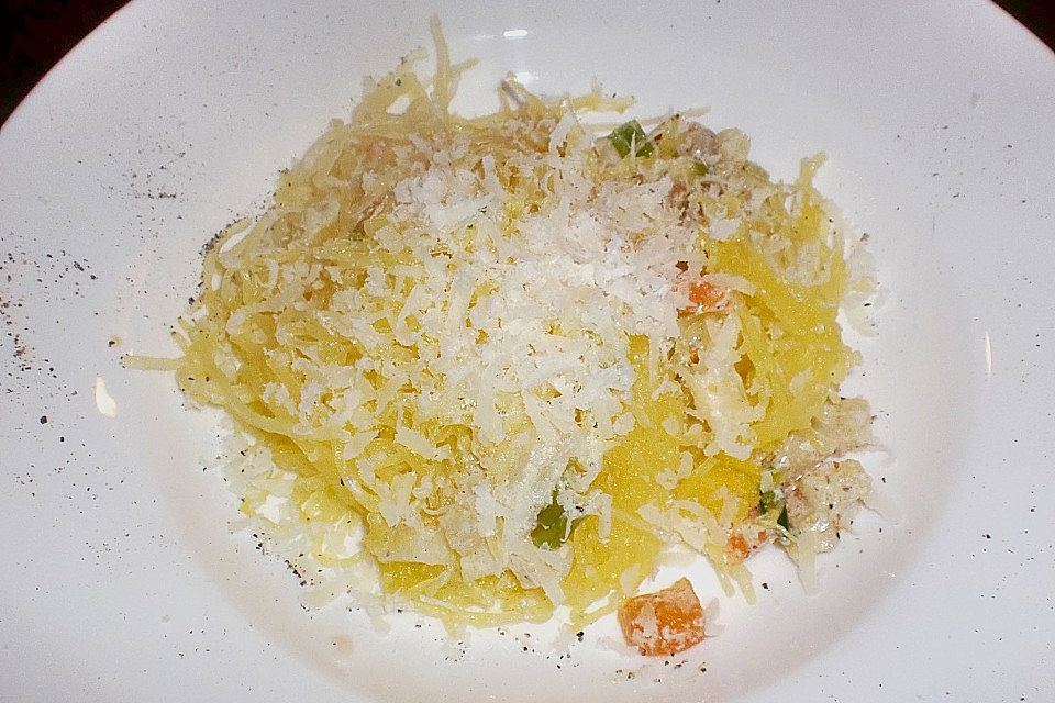 Spaghettikürbis mit Wurzelgemüse