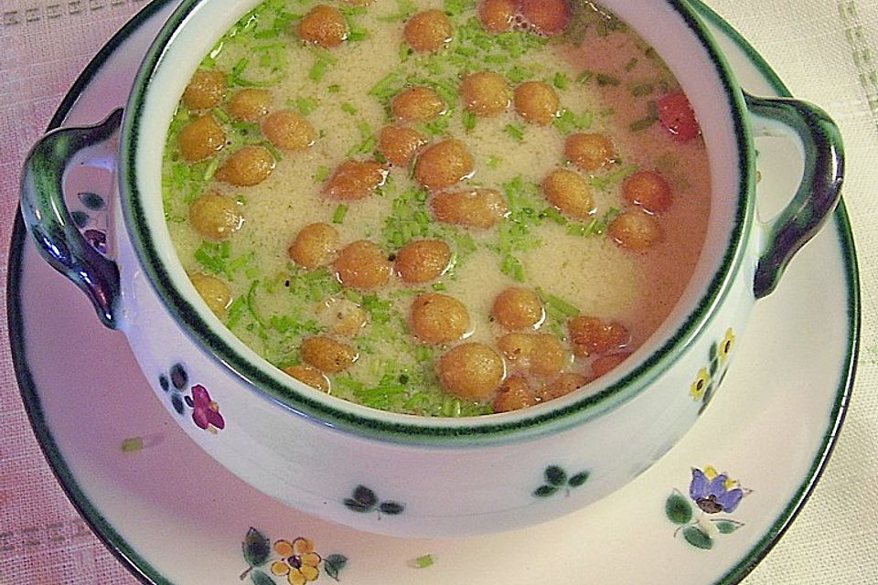 Knoblauchsuppe mit Parmesan