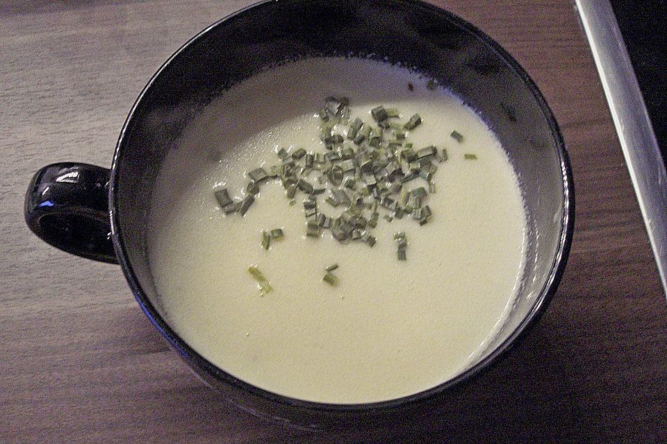 Knoblauchsuppe mit Parmesan