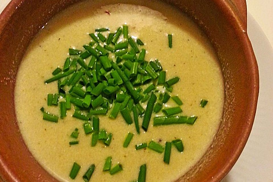 Knoblauchsuppe mit Parmesan