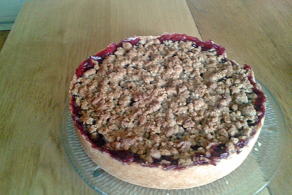 Saftiger Kirschkuchen mit Streuseln