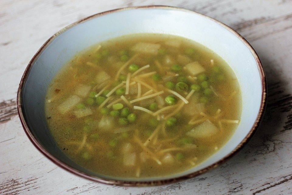 Gemüsesuppe mit Nudeln