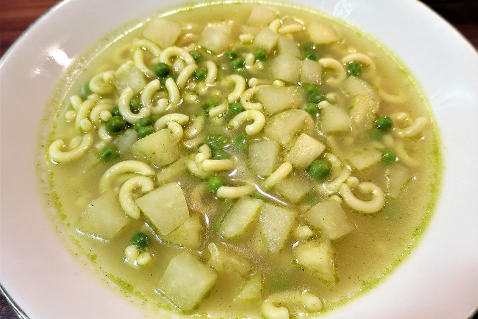 Gemüsesuppe mit Nudeln