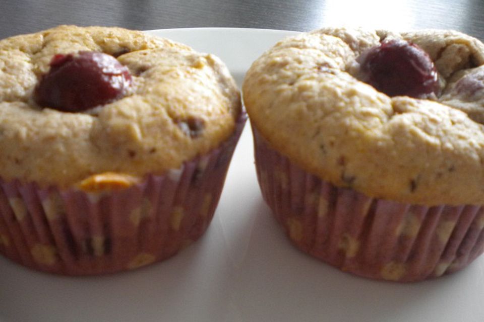 Kirschmuffins mit Schokostreuseln