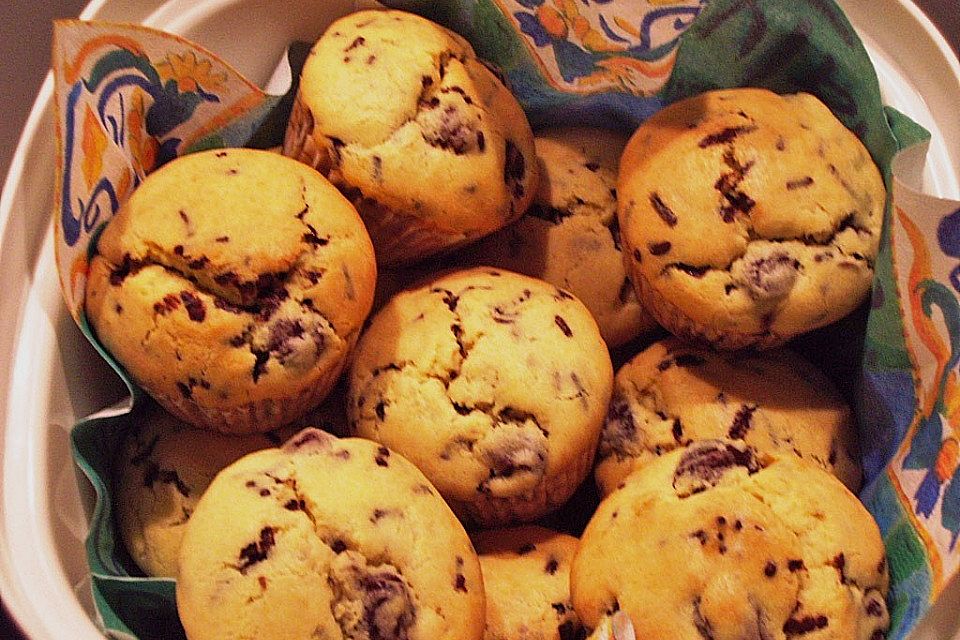 Kirschmuffins mit Schokostreuseln