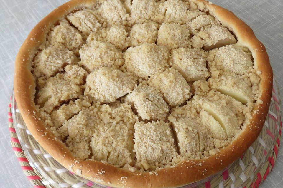 Apfelkuchen mit Marzipan - Kokosstreuseln