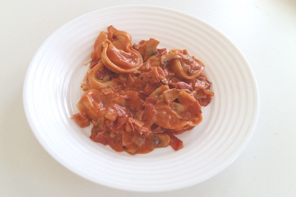 Tortellini mit Pizzasauce