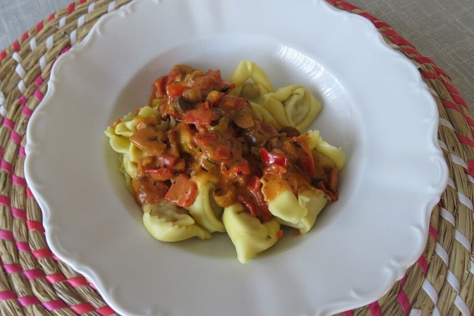 Tortellini mit Pizzasauce