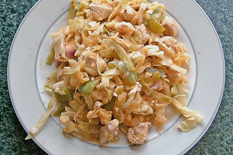 Spitzkohlsalat mit Hähnchenfilet