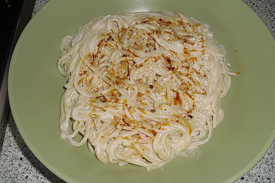 Spaghetti mit Joghurtsauce