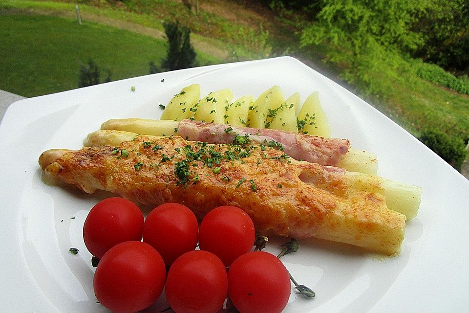 Überbackene Schinken-Spargel-Röllchen